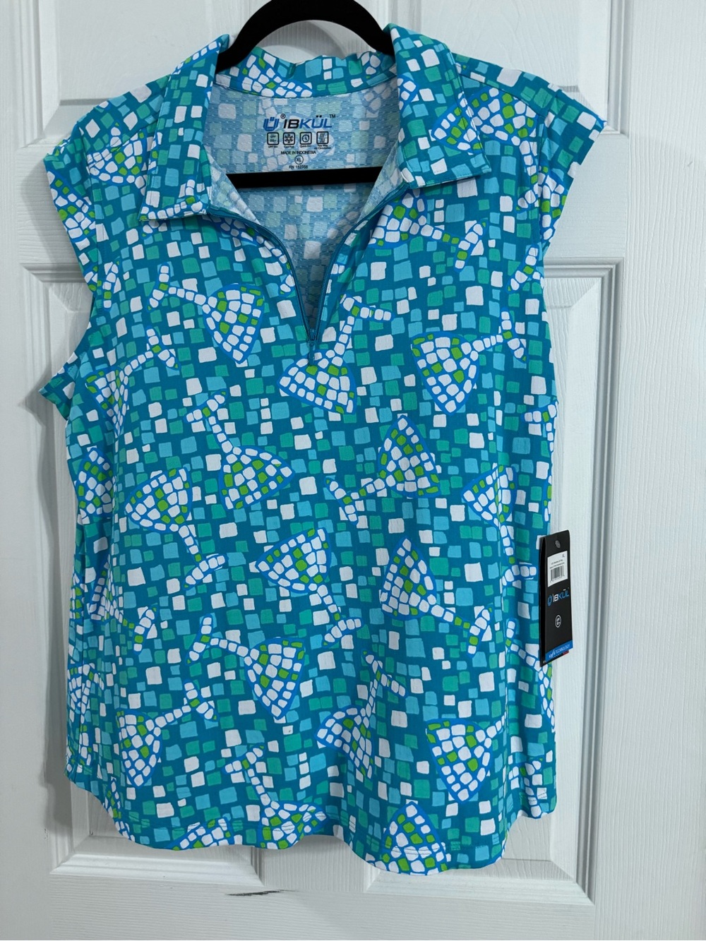 NWT IBKUL women’s Blue Patterned Sleeveless Polo Top